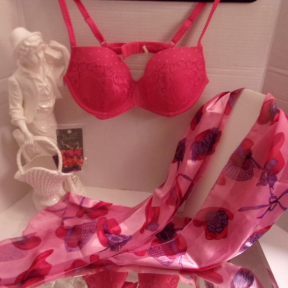Other - 38C DELTA B BRA, VINTAGE SCARF, NWT EARRINGS.